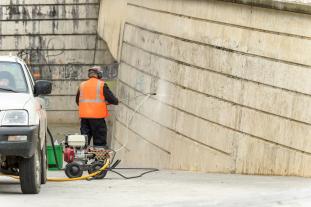 Fassadenreinigung – Graffitientfernung